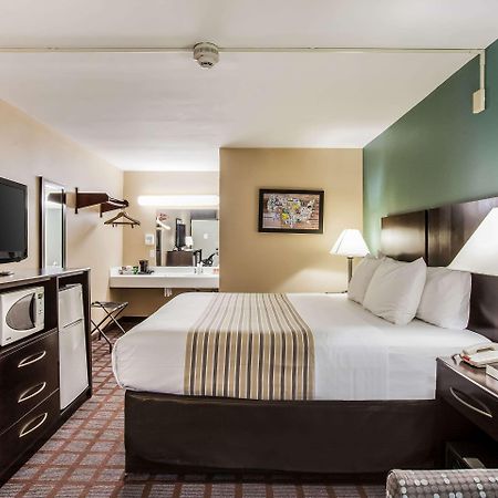 Super 8 By Wyndham Meadowlands Hotel Carlstadt Exterior foto
