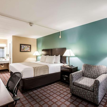 Super 8 By Wyndham Meadowlands Hotel Carlstadt Exterior foto