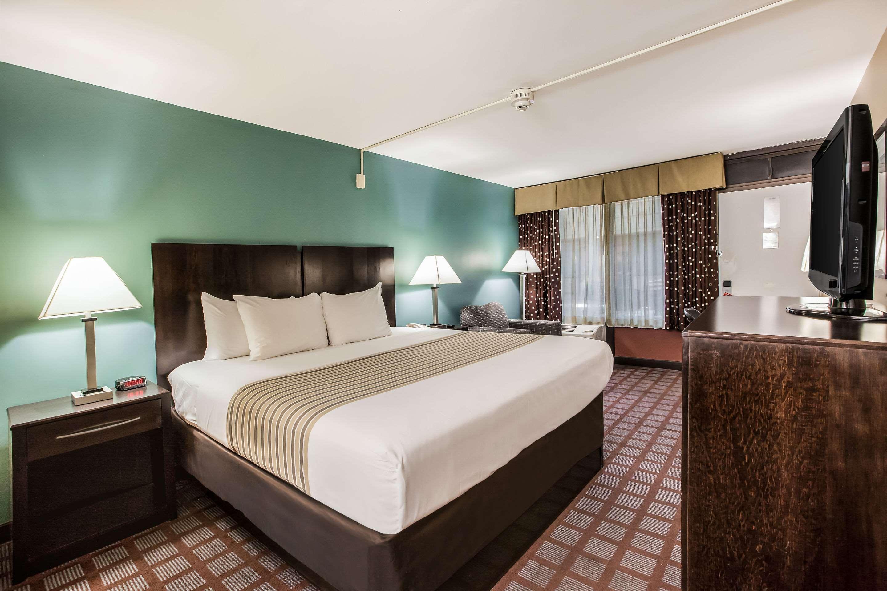 Super 8 By Wyndham Meadowlands Hotel Carlstadt Exterior foto