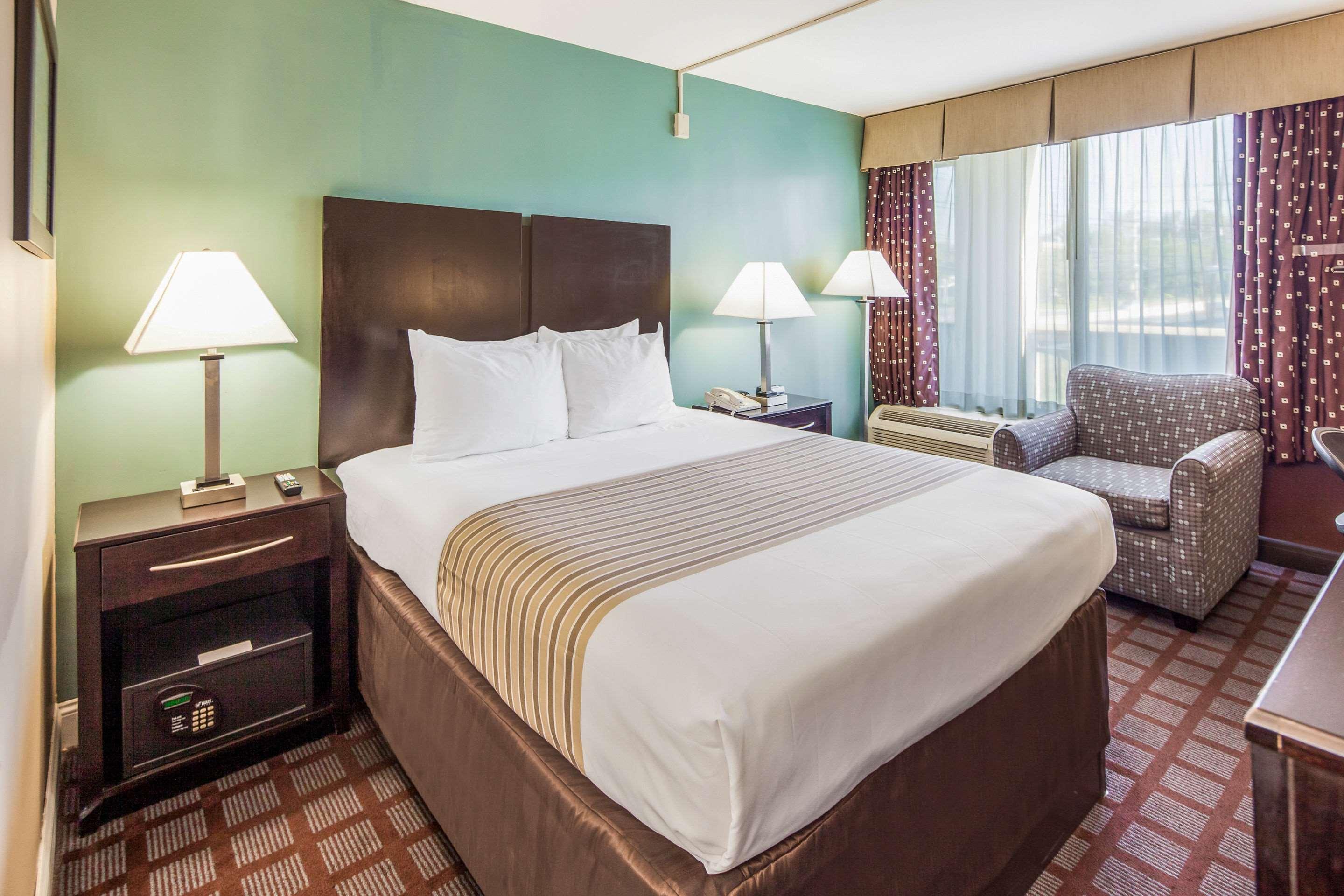 Super 8 By Wyndham Meadowlands Hotel Carlstadt Exterior foto
