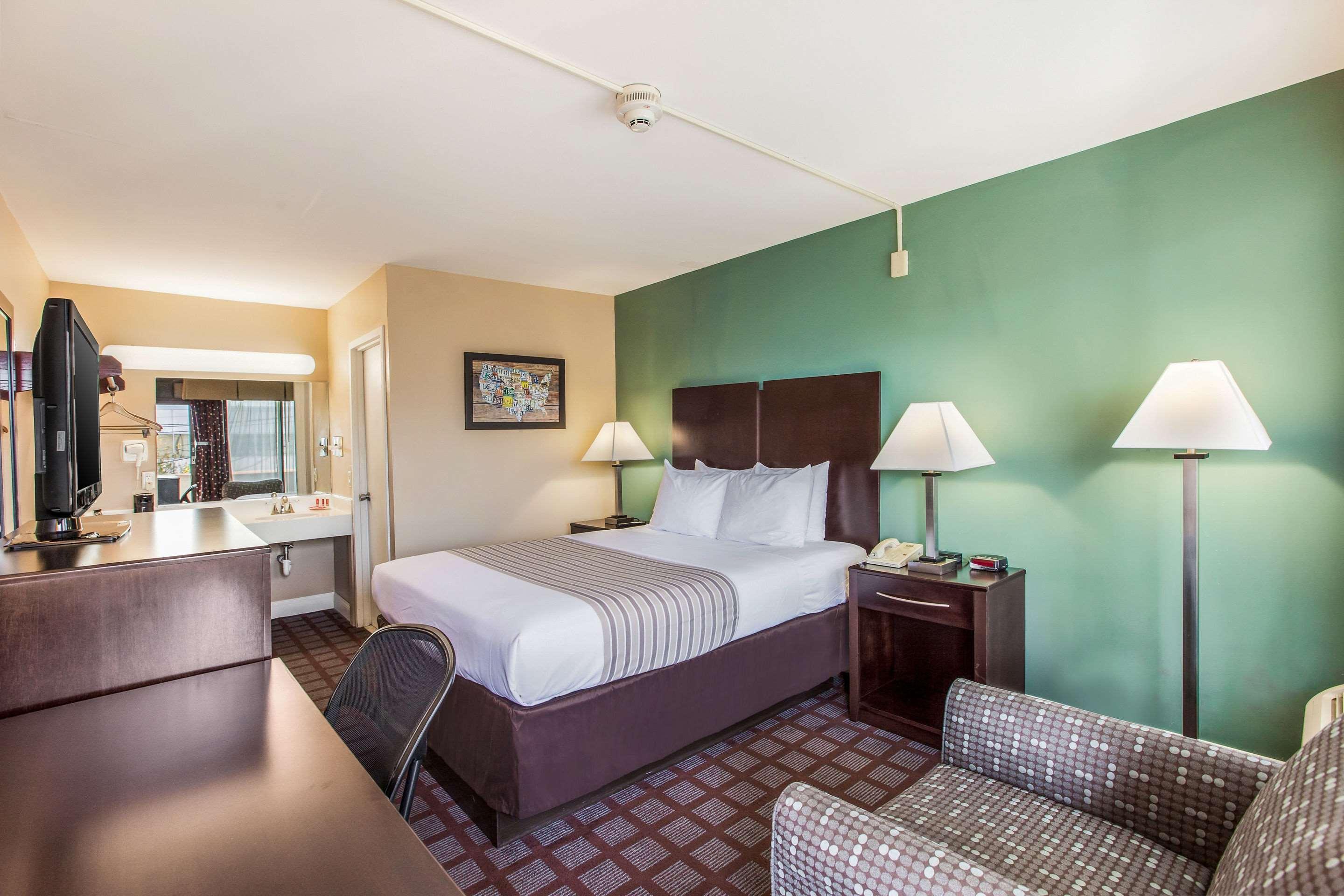 Super 8 By Wyndham Meadowlands Hotel Carlstadt Exterior foto